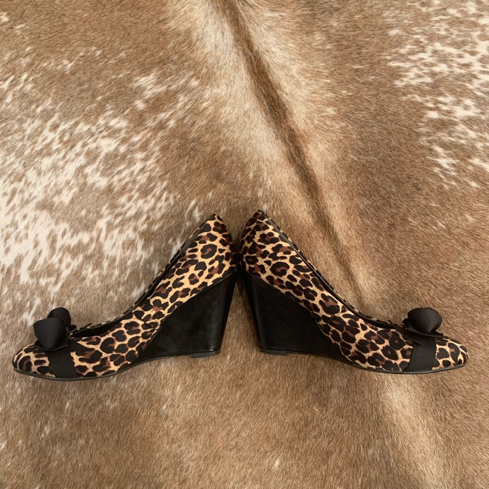 Libby Edelman leopard print wedges with patent heel